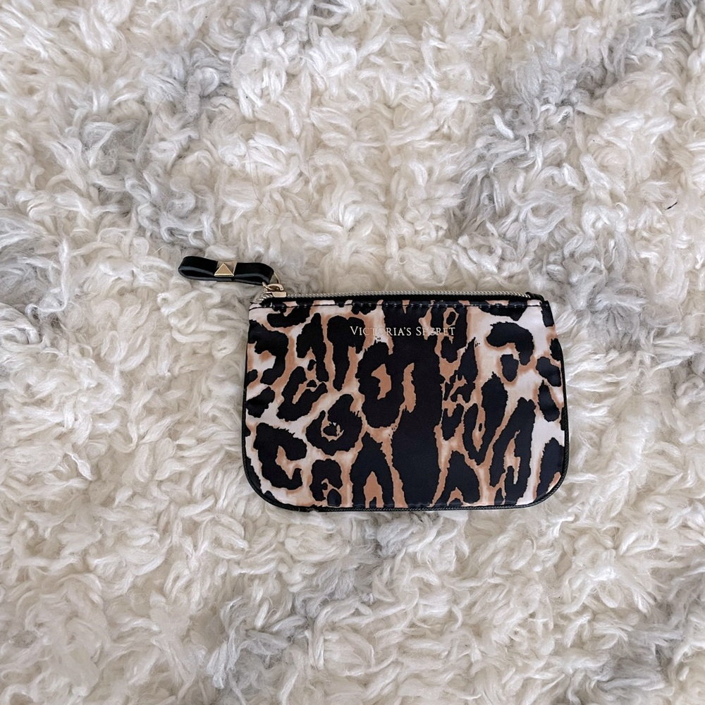 VICTORIAS SECRET LEOPARD PRINT COIN PURSE